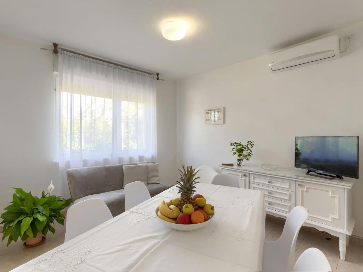 Apartment Laura By Interhome Pula Exterior photo