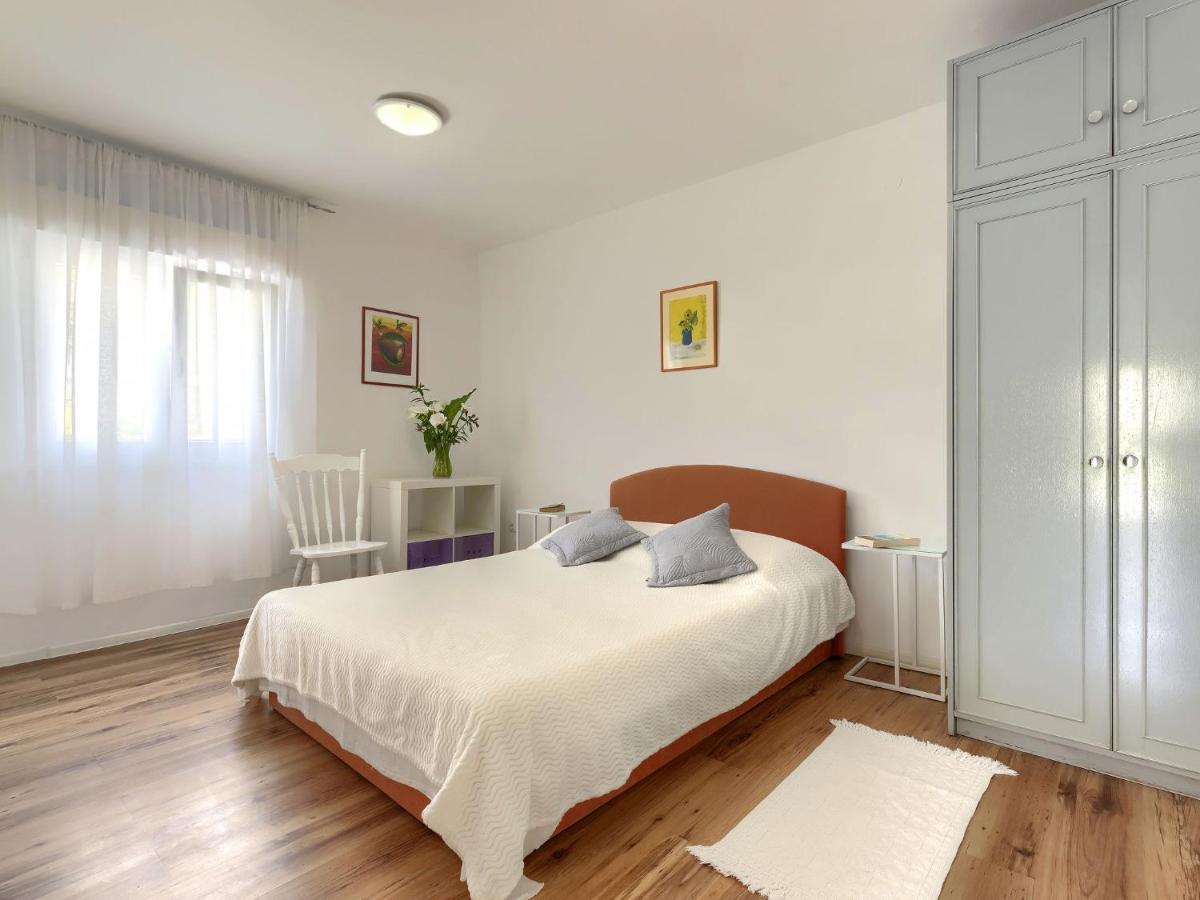 Apartment Laura By Interhome Pula Exterior photo